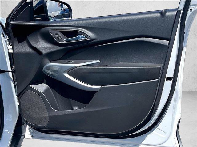 Used 2025 Chevrolet Trax RS w/ Sunroof Package FWD image 19