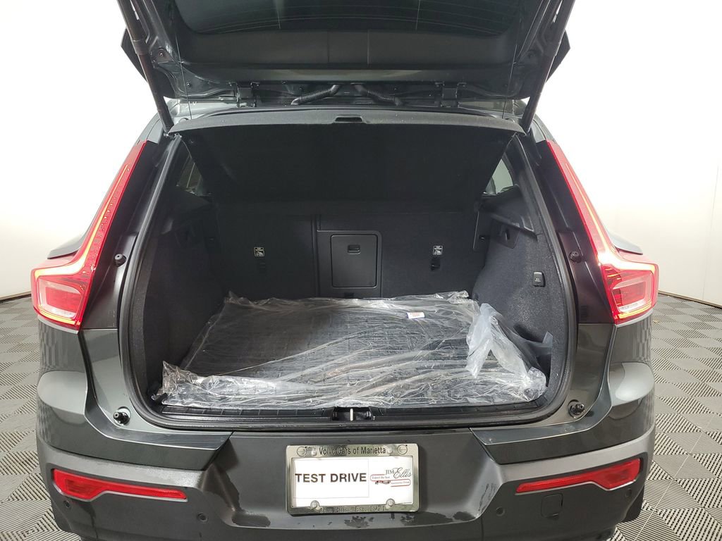 Certified 2026 Volvo XC40 B5 Ultra w/ Climate Package image 11