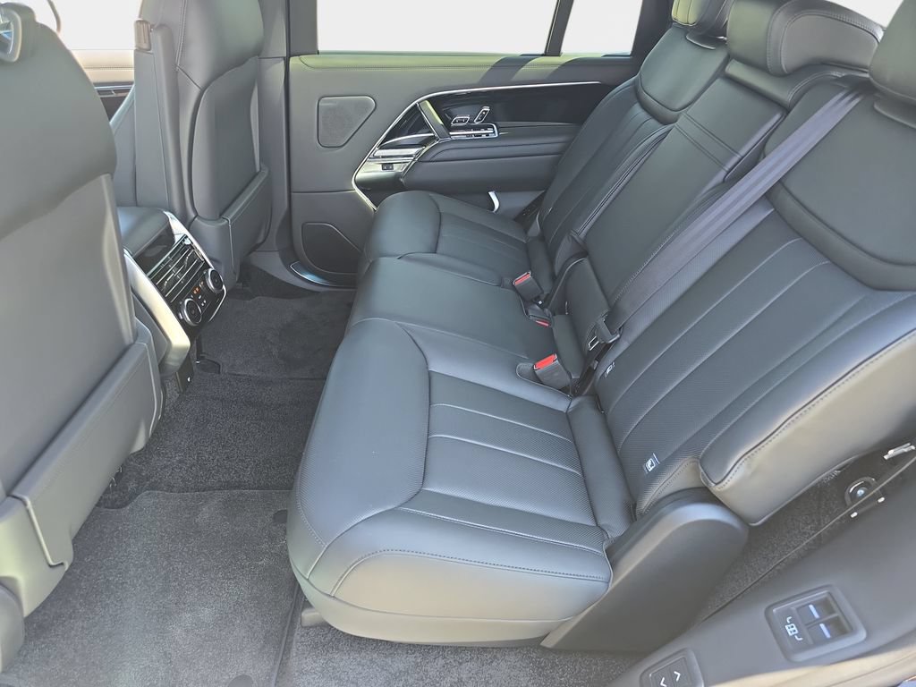 New 2026 Land Rover Range Rover Long Wheelbase SE AWD/4WD image 16
