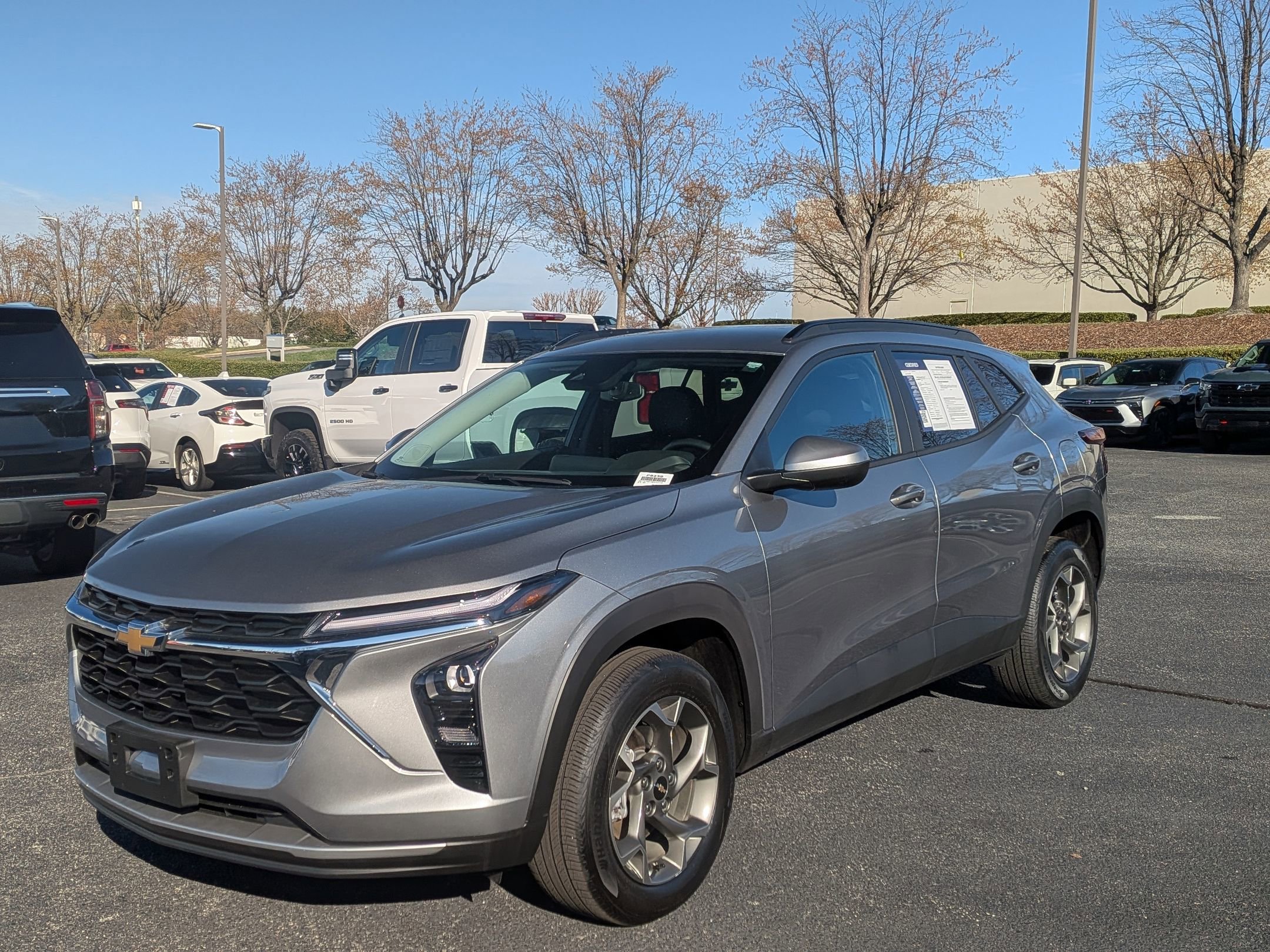 Used 2025 Chevrolet Trax LT w/ LT Convenience Package image 5