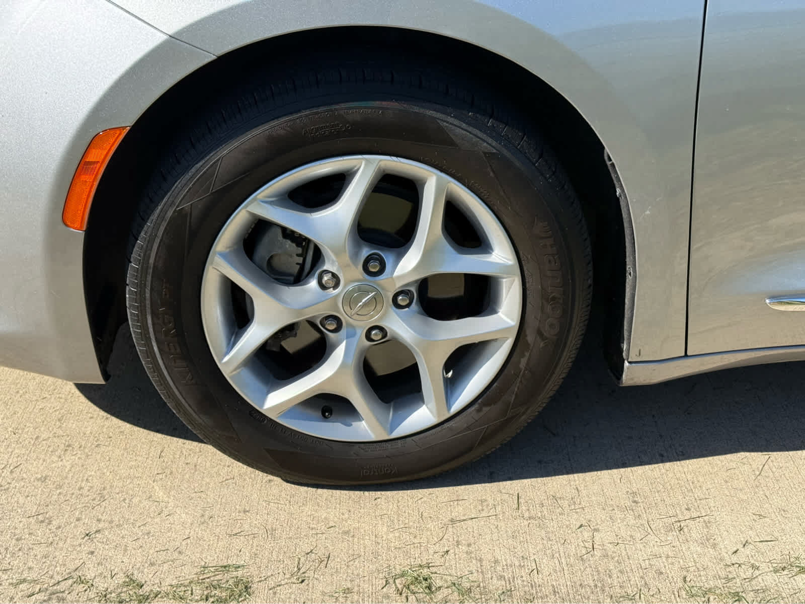 Used 2017 Chrysler Pacifica Touring-L FWD image 9