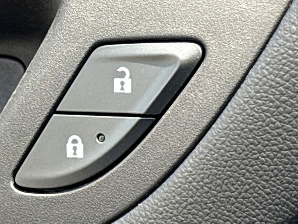 Used 2024 Chevrolet Equinox LT FWD image 39