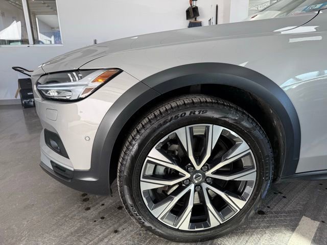 Certified 2024 Volvo V90 B6 Cross Country Plus image 11