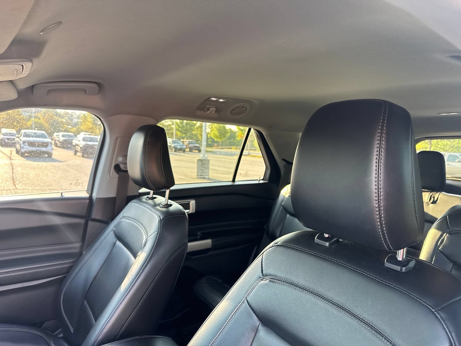 Used 2022 Ford Explorer XLT w/ Equipment Group 202A AWD/4WD image 15