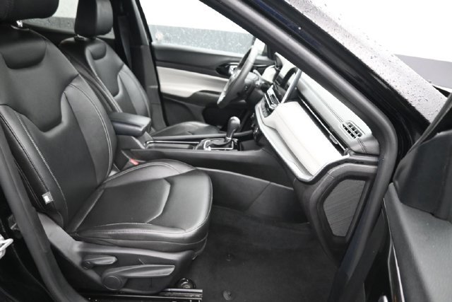 Used 2025 Jeep Compass Limited AWD/4WD image 8
