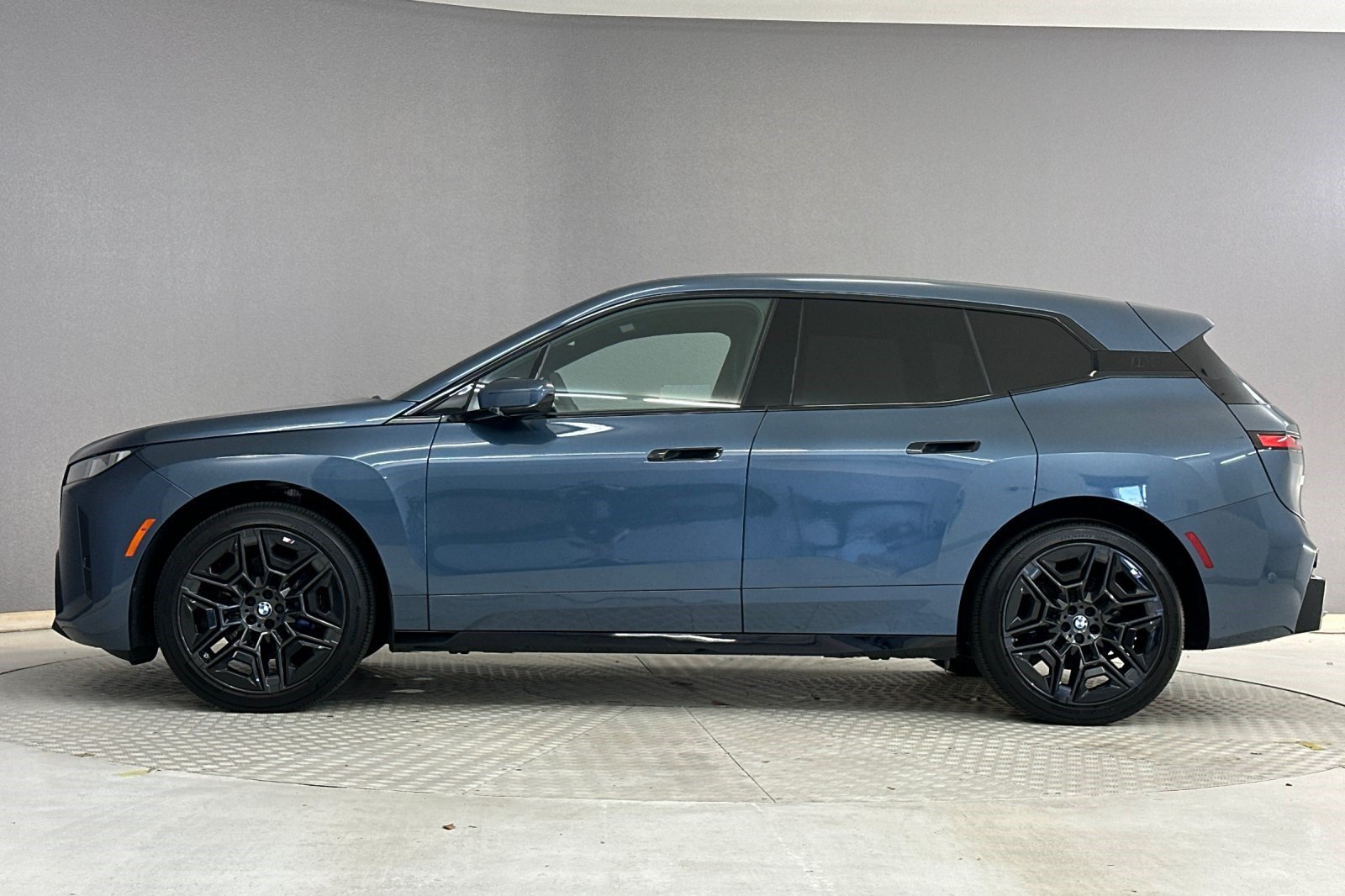 Used 2026 BMW iX xDrive60 w/ M Sport Package AWD/4WD image 2