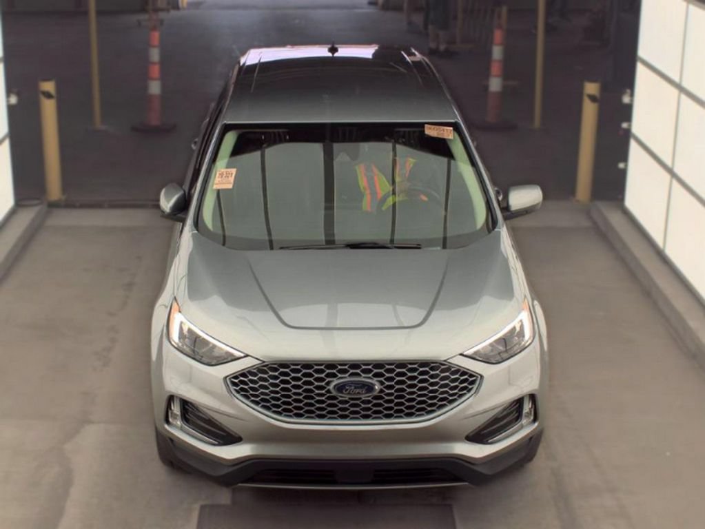 Used 2023 Ford Edge SEL w/ Convenience Package AWD/4WD image 3
