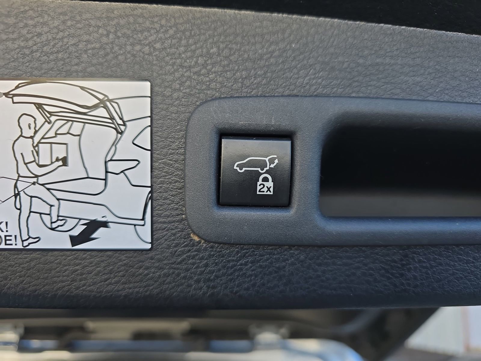 Used 2022 Toyota Sienna XLE image 19