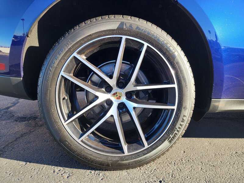 Used 2022 Porsche Macan AWD/4WD image 17