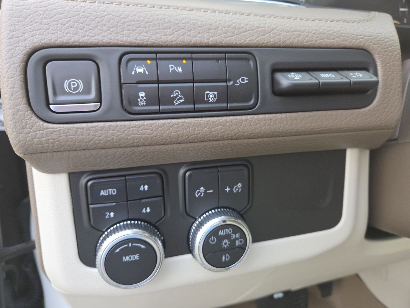 Used 2022 GMC Yukon XL Denali image 8