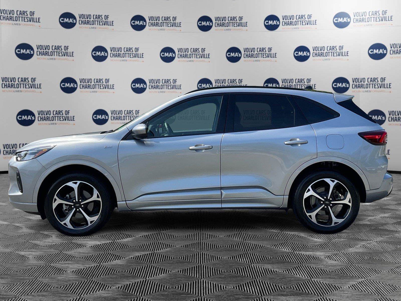 Used 2024 Ford Escape ST-Line Select w/ Tech Pack #2 AWD/4WD image 2