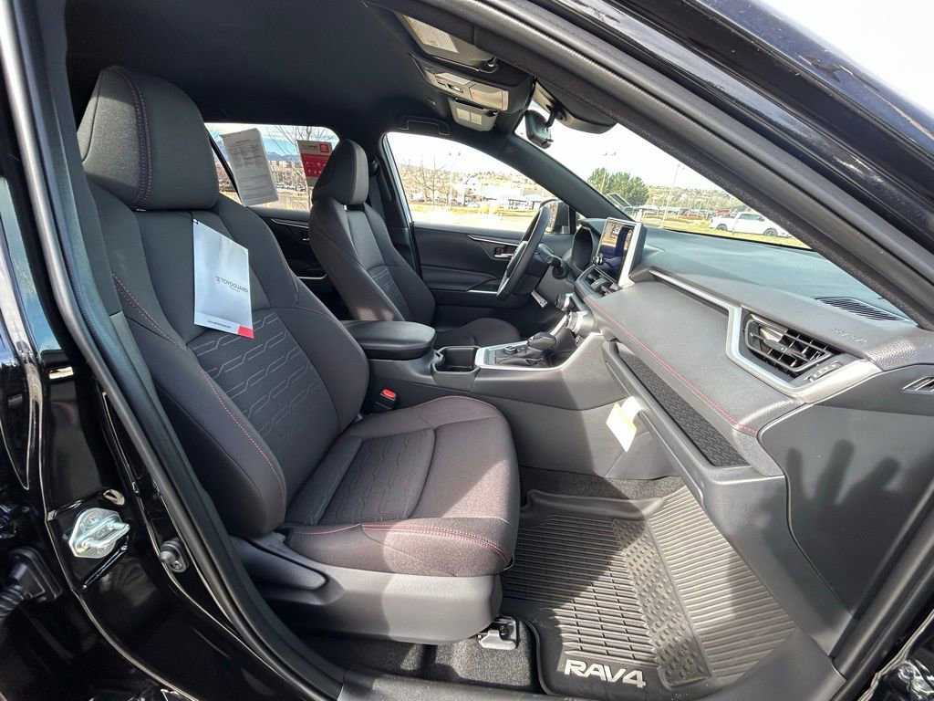 Used 2025 Toyota RAV4 SE image 31