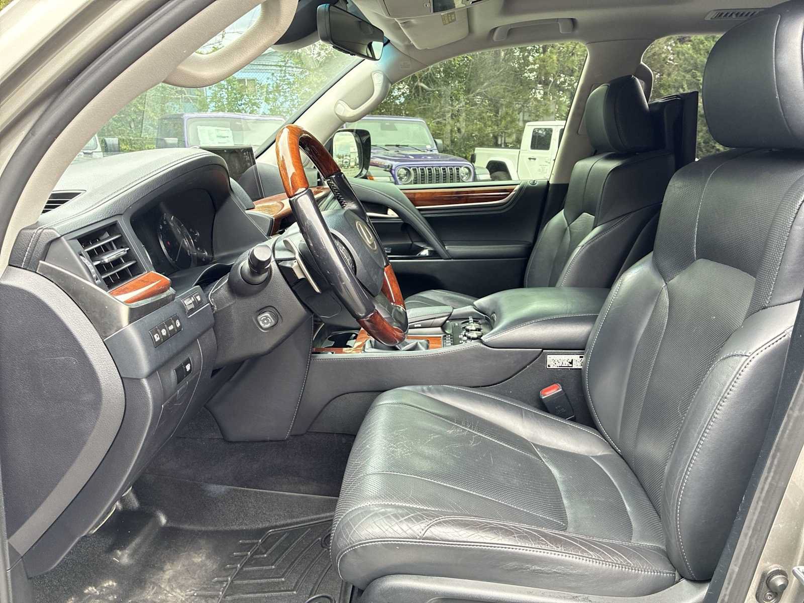 Used 2017 Lexus LX 570 4WD w/ Luxury Package image 13