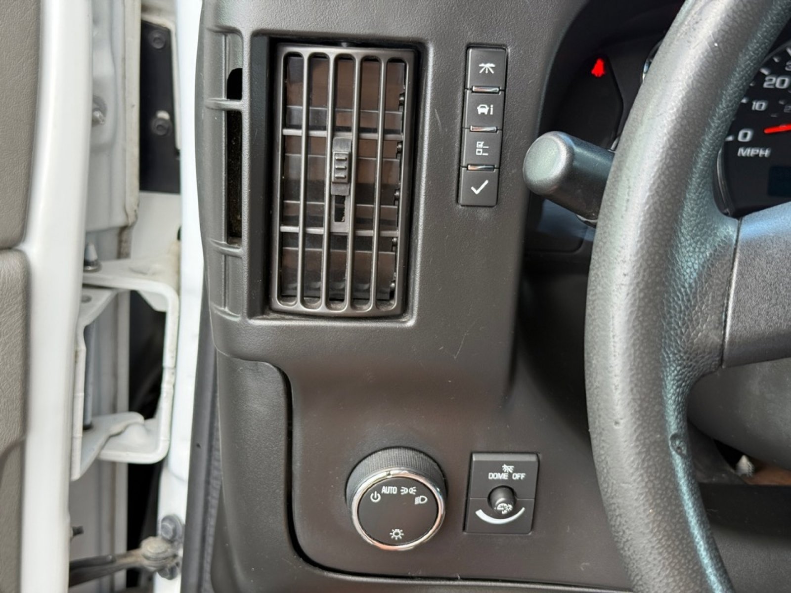 Used 2018 Chevrolet Express 2500 image 31