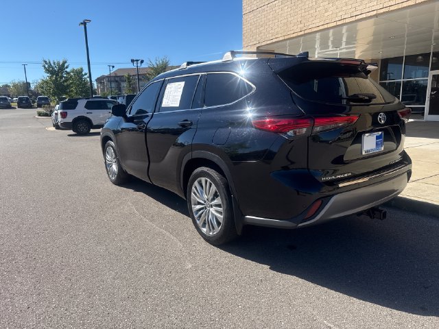 Used 2023 Toyota Highlander Platinum AWD/4WD image 3