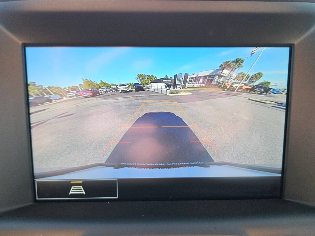 Used 2024 GMC Terrain SLE w/ Driver Convenience Package FWD image 18