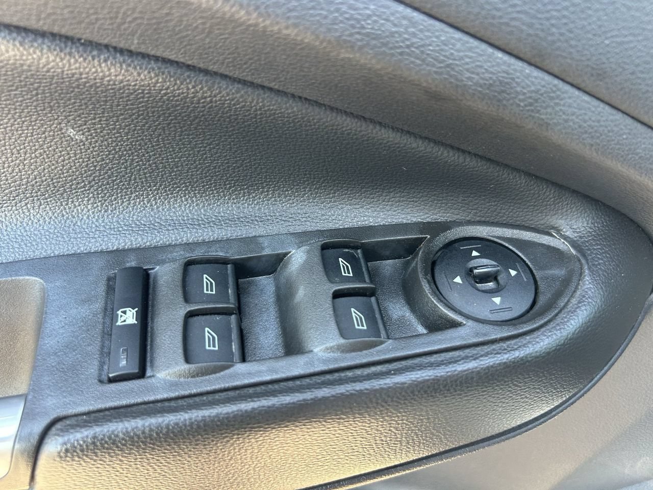 Used 2018 Ford Escape SE FWD image 30