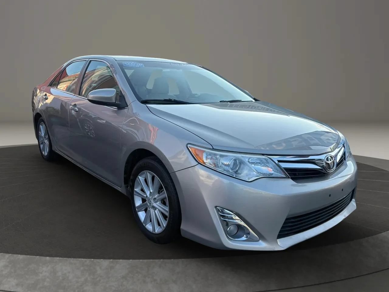 Used 2013 Toyota Camry XLE w/ Leather Pkg FWD image 4