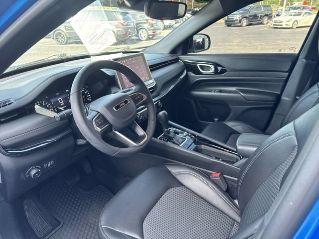 Used 2025 Jeep Compass Latitude w/ Convenience Group AWD/4WD image 10