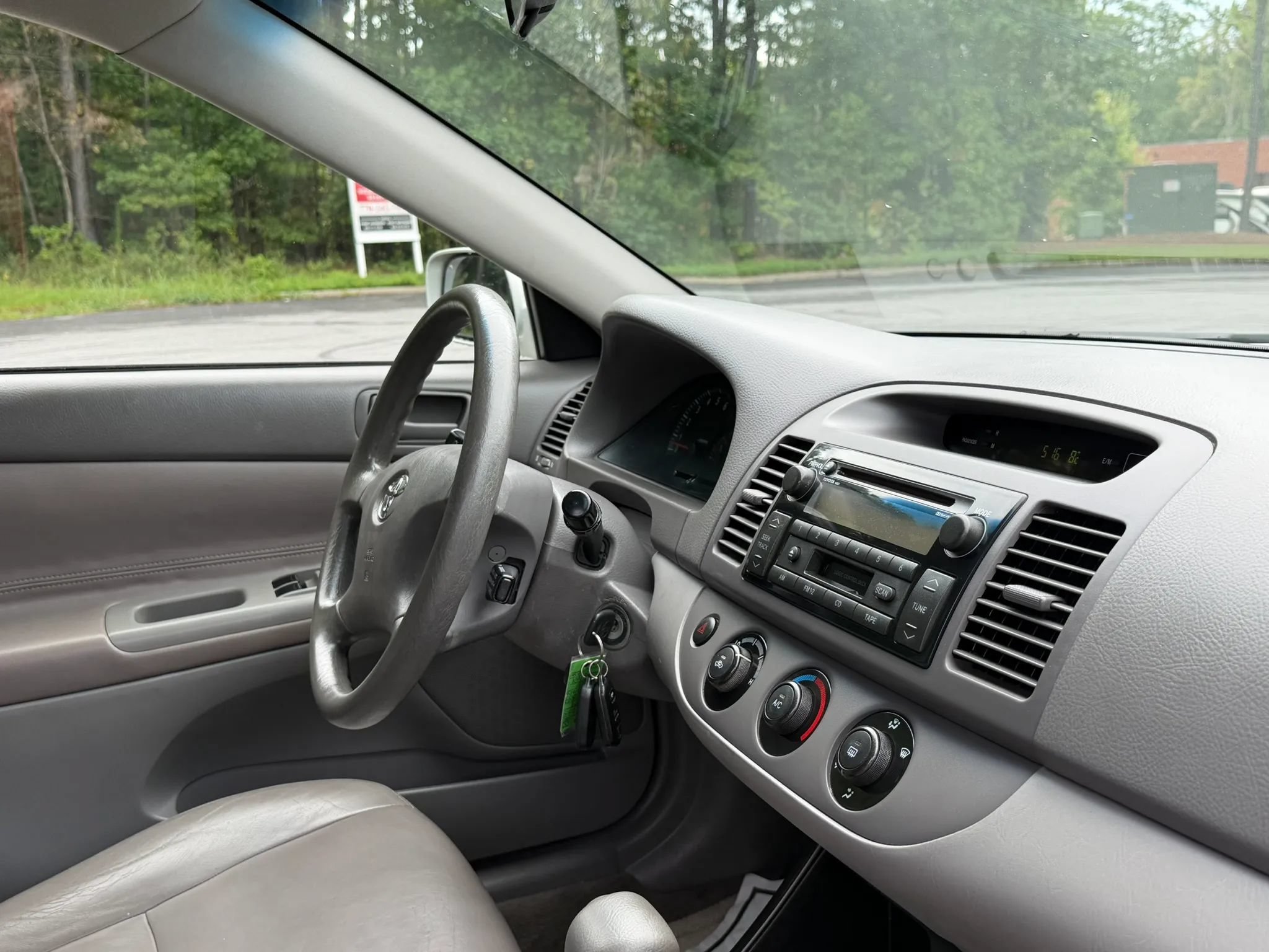 Used 2004 Toyota Camry LE FWD image 23