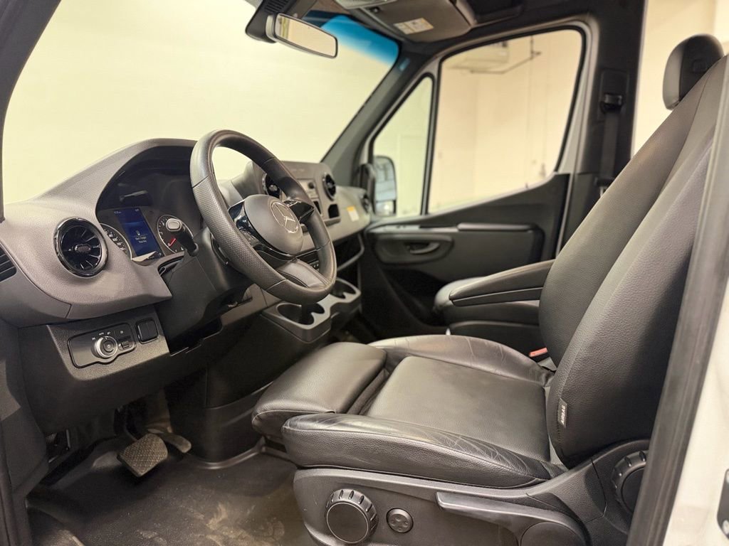 Used 2025 Mercedes-Benz Sprinter 2500 image 12
