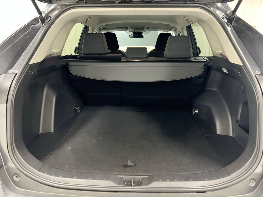 Used 2021 Toyota RAV4 LE FWD image 23
