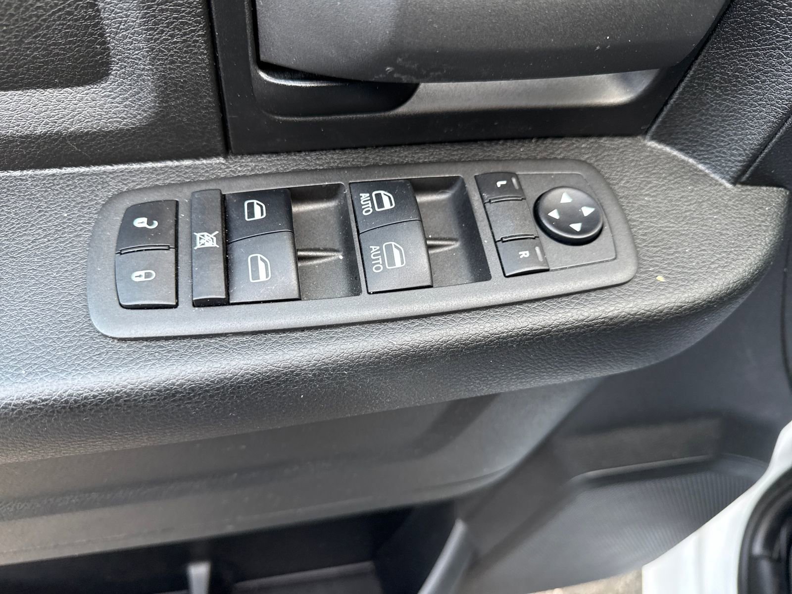 Used 2021 RAM 1500 Tradesman w/ Chrome Appearance Group image 11