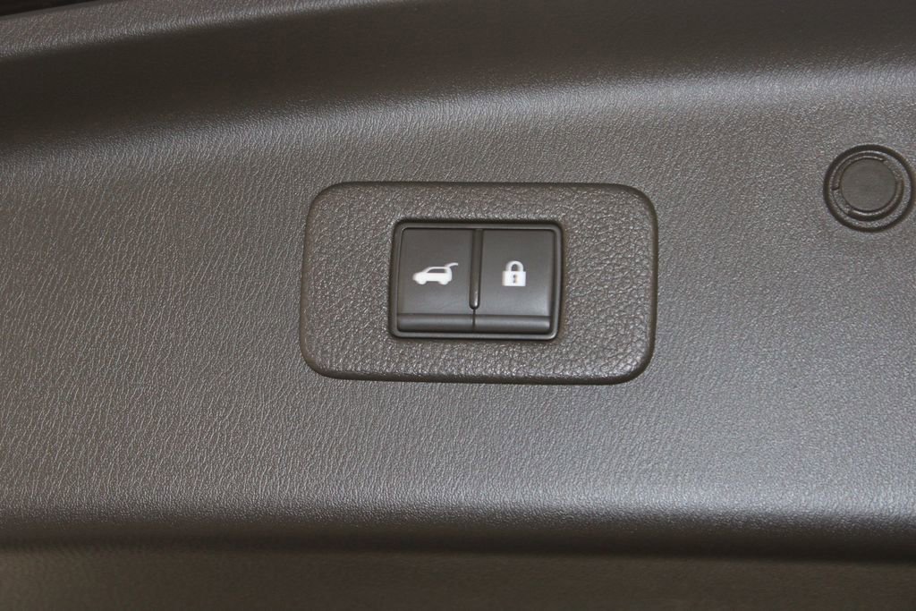 Used 2024 Nissan Armada Platinum w/ Captain's Chairs Package image 16