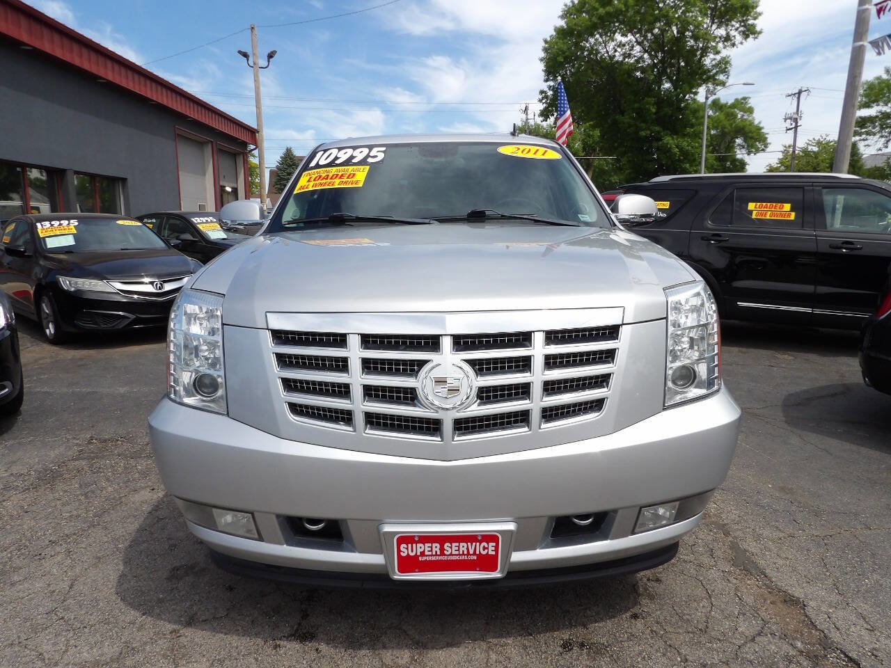 Used 2011 Cadillac Escalade Luxury AWD/4WD image 2