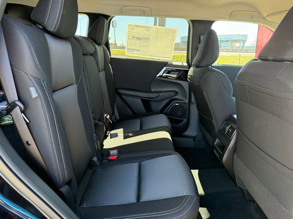 New 2026 Mitsubishi Outlander ES image 23