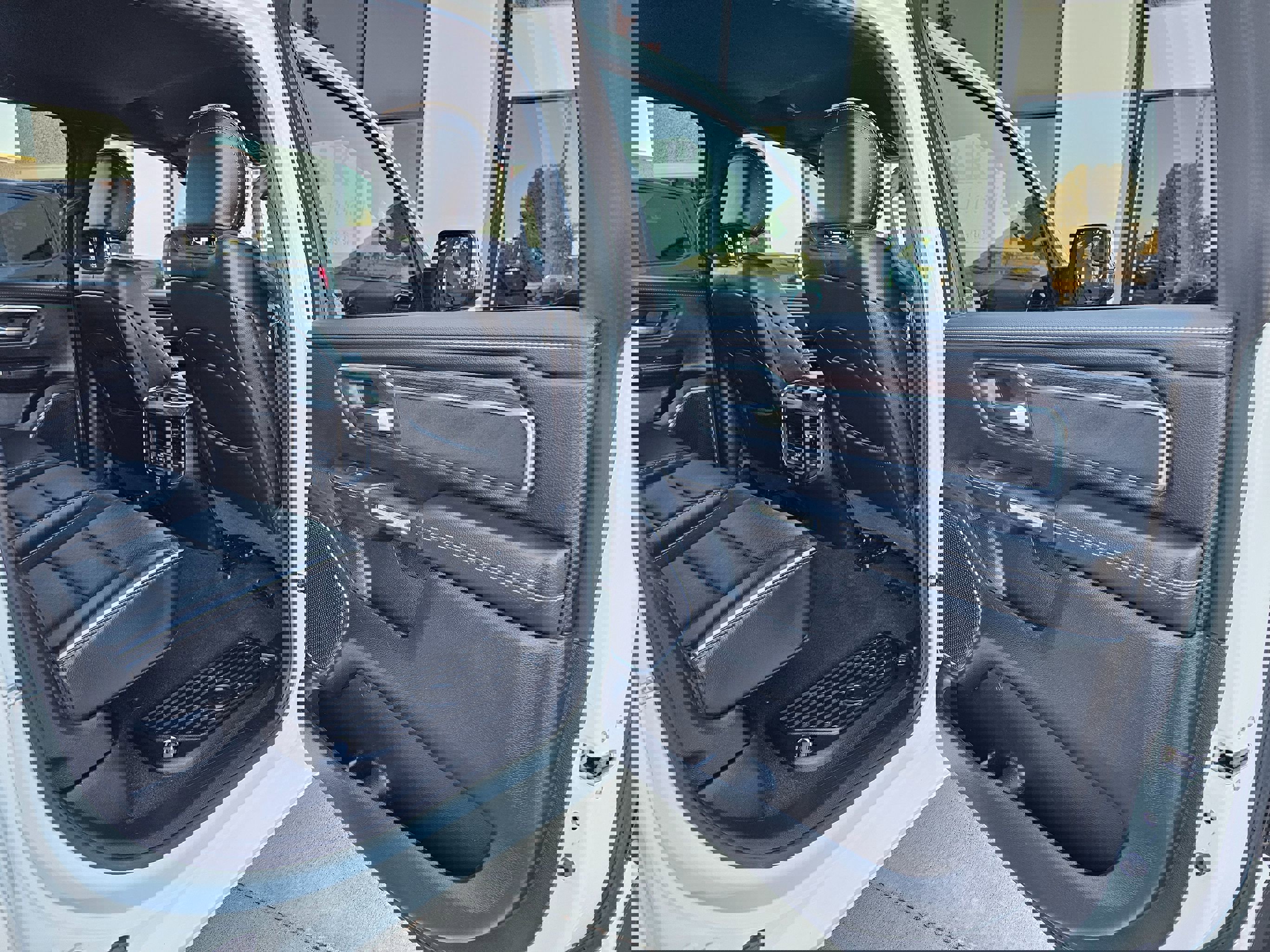 Used 2025 RAM 1500 Laramie image 27