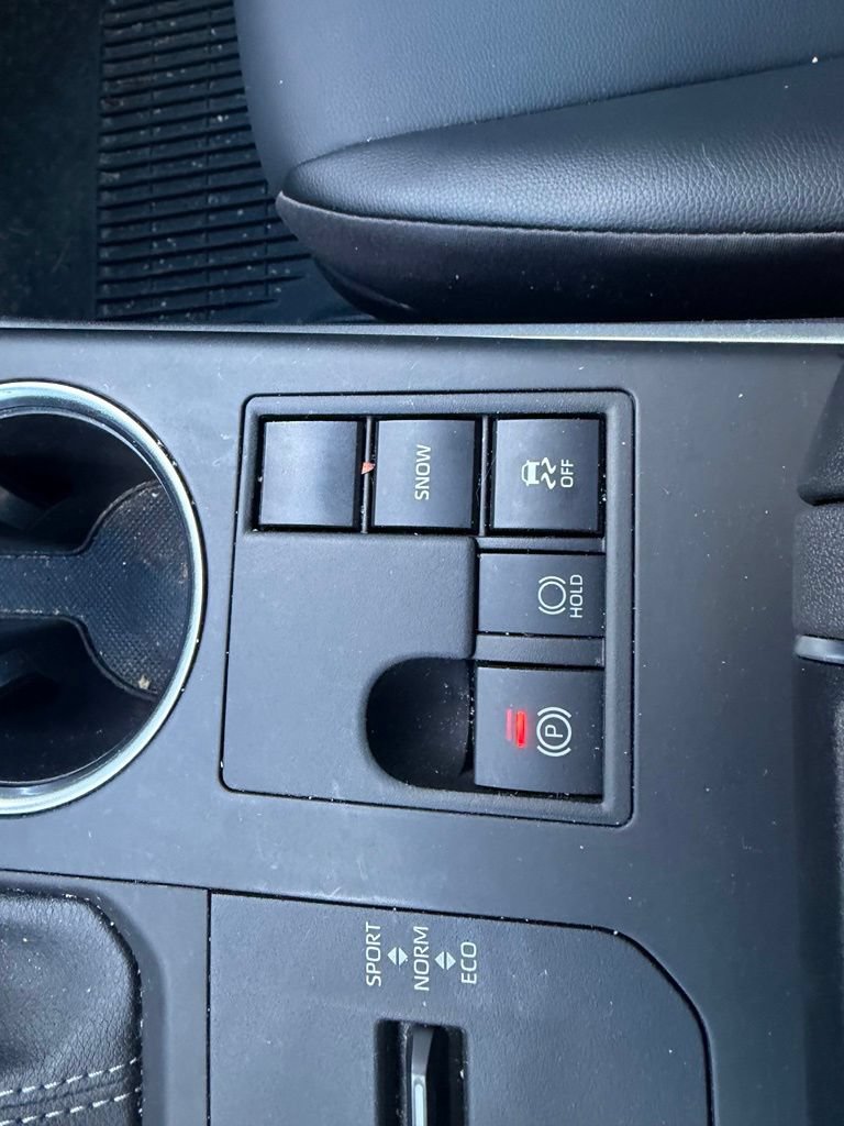 Used 2023 Toyota Highlander XLE FWD image 20