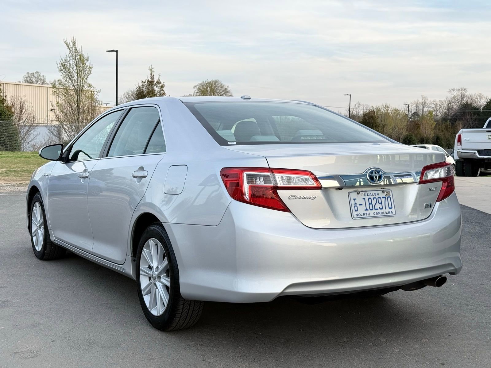 Used 2013 Toyota Camry XLE w/ Convenience Pkg image 10