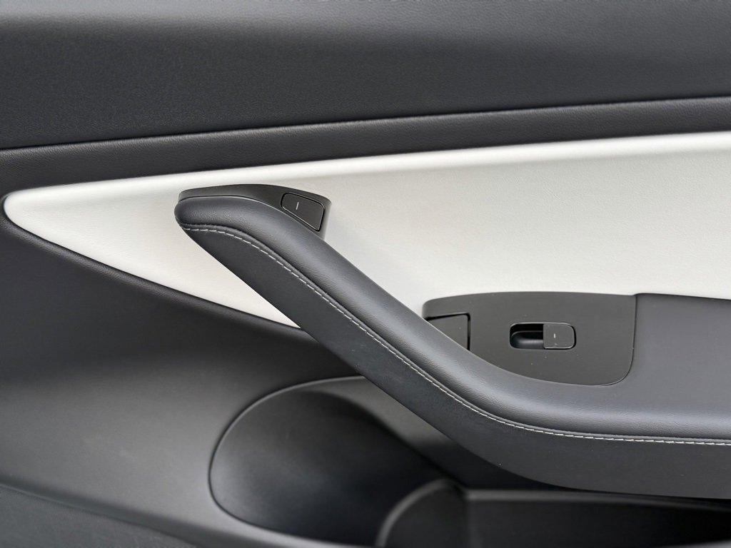 Used 2020 Tesla Model 3 Standard Range Plus image 37