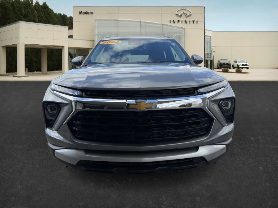 Used 2024 Chevrolet TrailBlazer LT w/ Convenience Package image 2