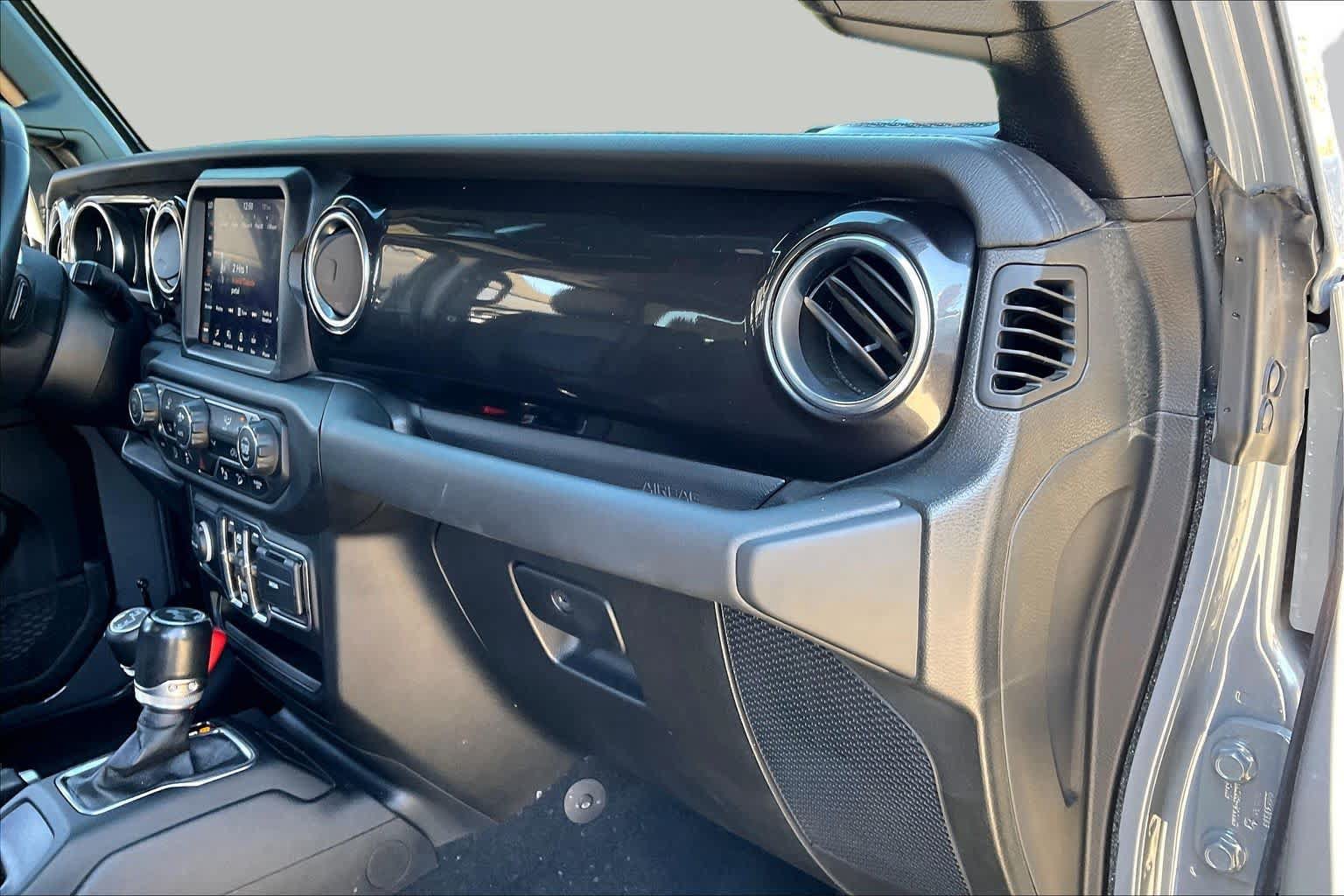 Used 2020 Jeep Wrangler Unlimited Sahara AWD/4WD image 18