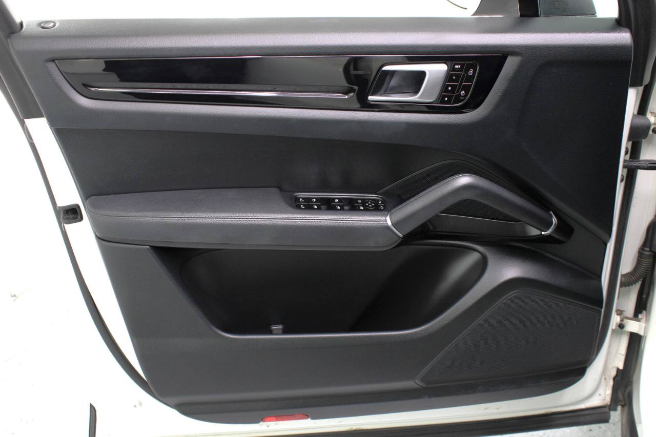 Used 2020 Porsche Cayenne AWD/4WD image 32