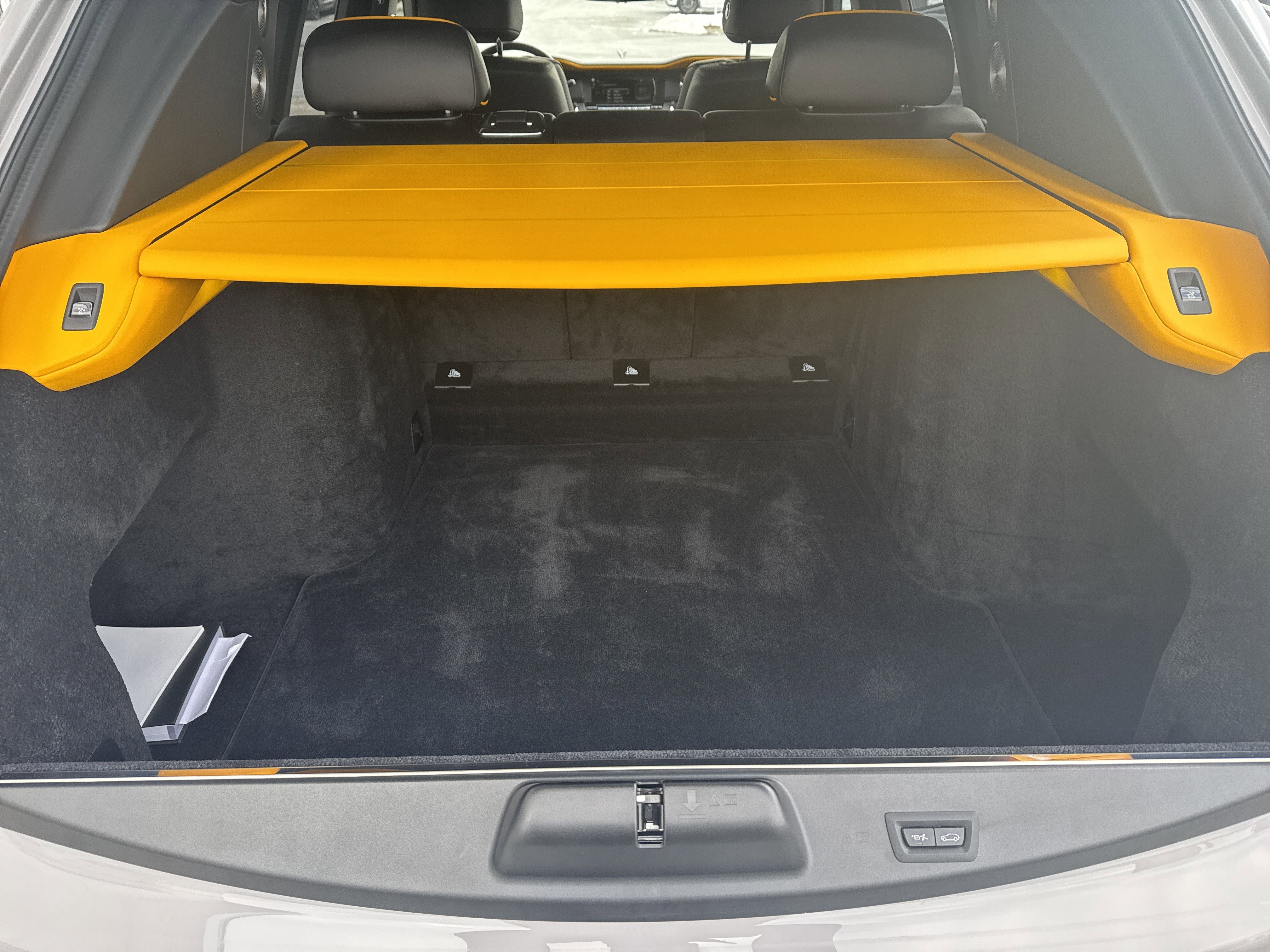 Used 2024 Rolls-Royce Cullinan w/ Interior Detailing Package image 28