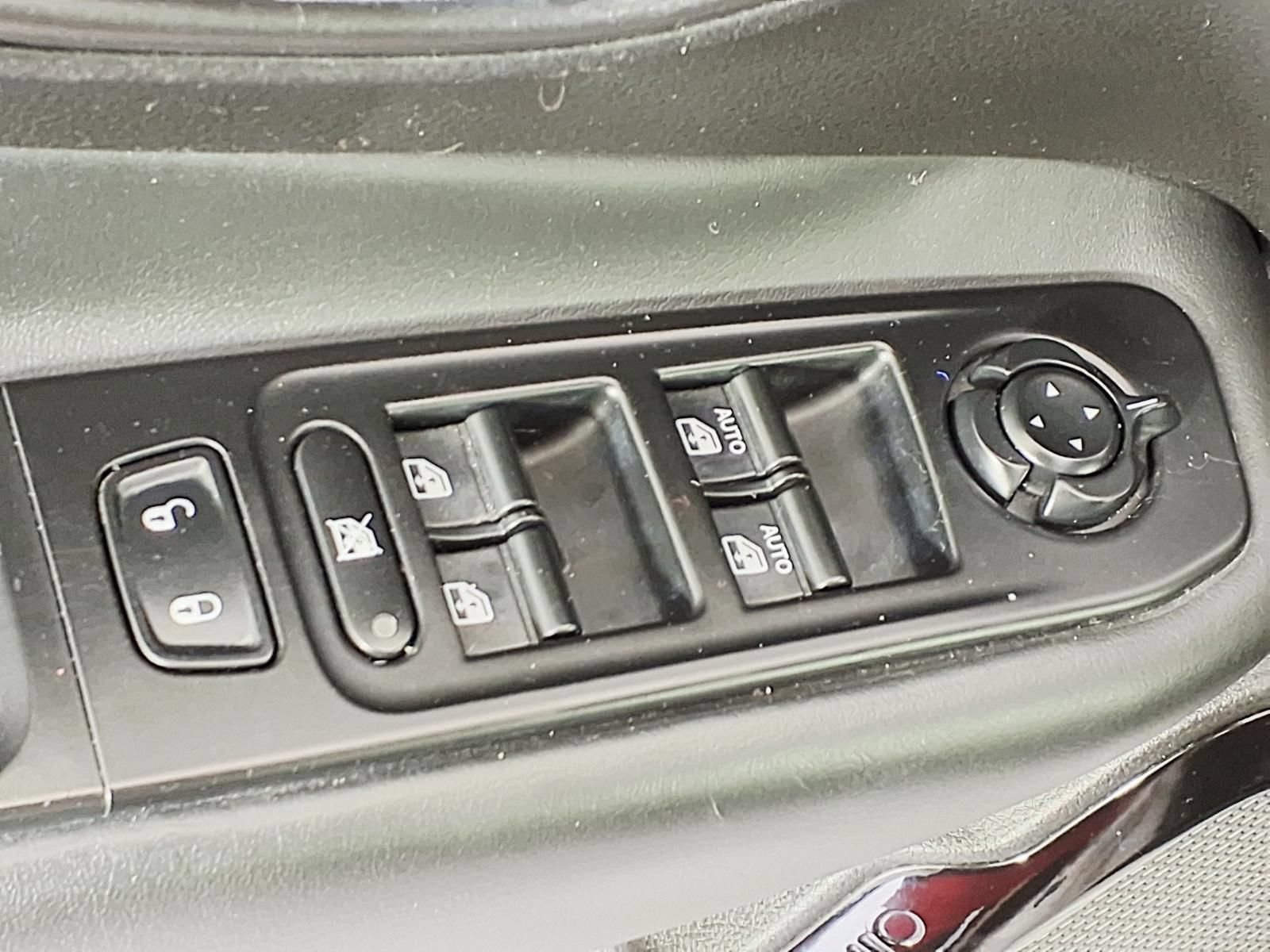 Used 2017 Jeep Renegade Altitude FWD image 14