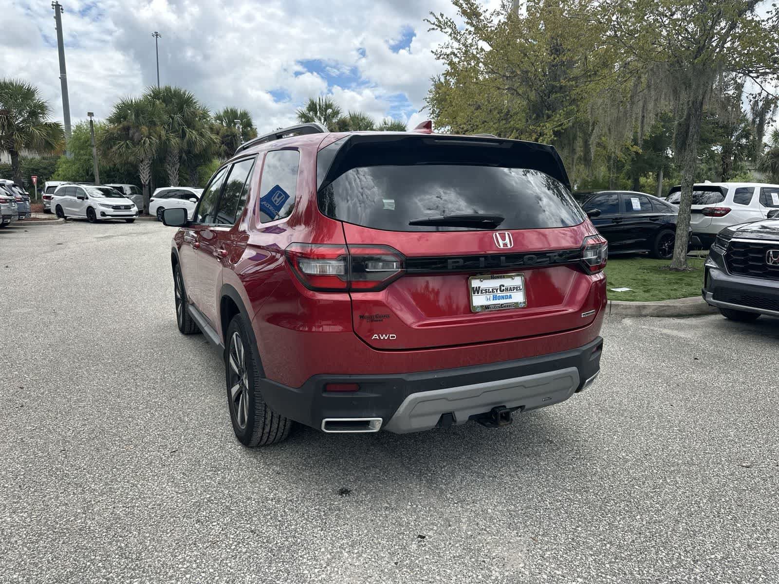 Used 2024 Honda Pilot Touring image 4