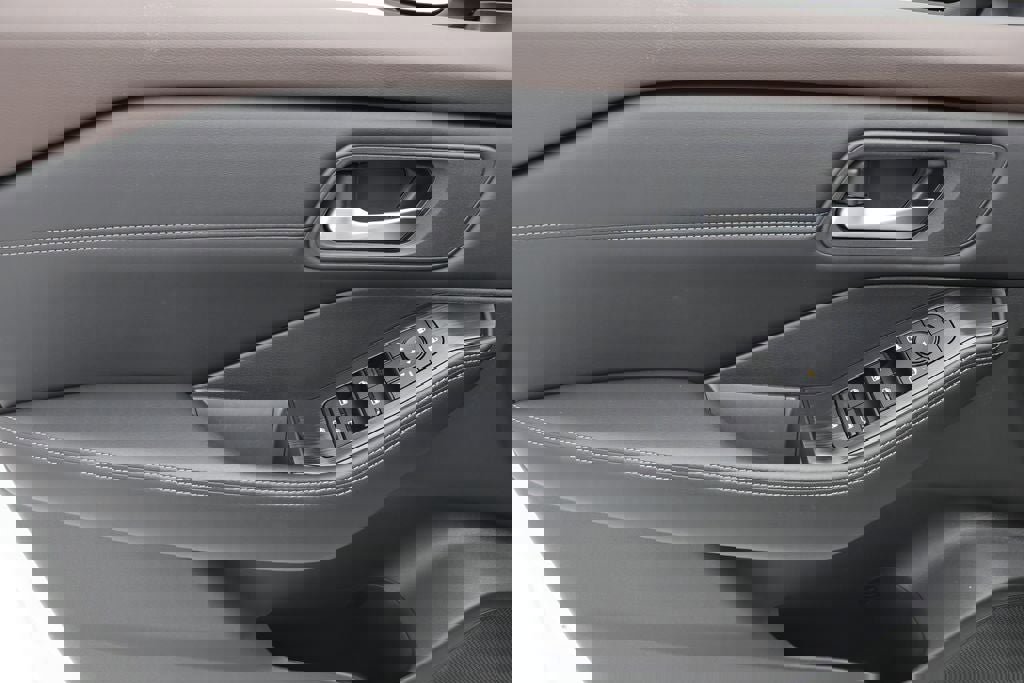 Used 2023 Nissan Rogue SV w/ SV Premium Package image 15