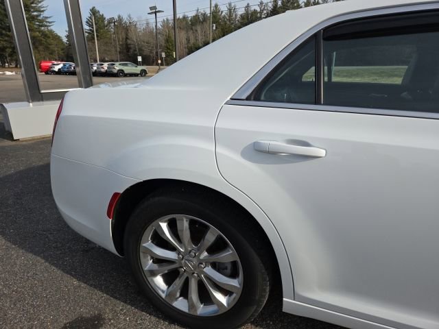 Used 2021 Chrysler 300 Touring L image 25