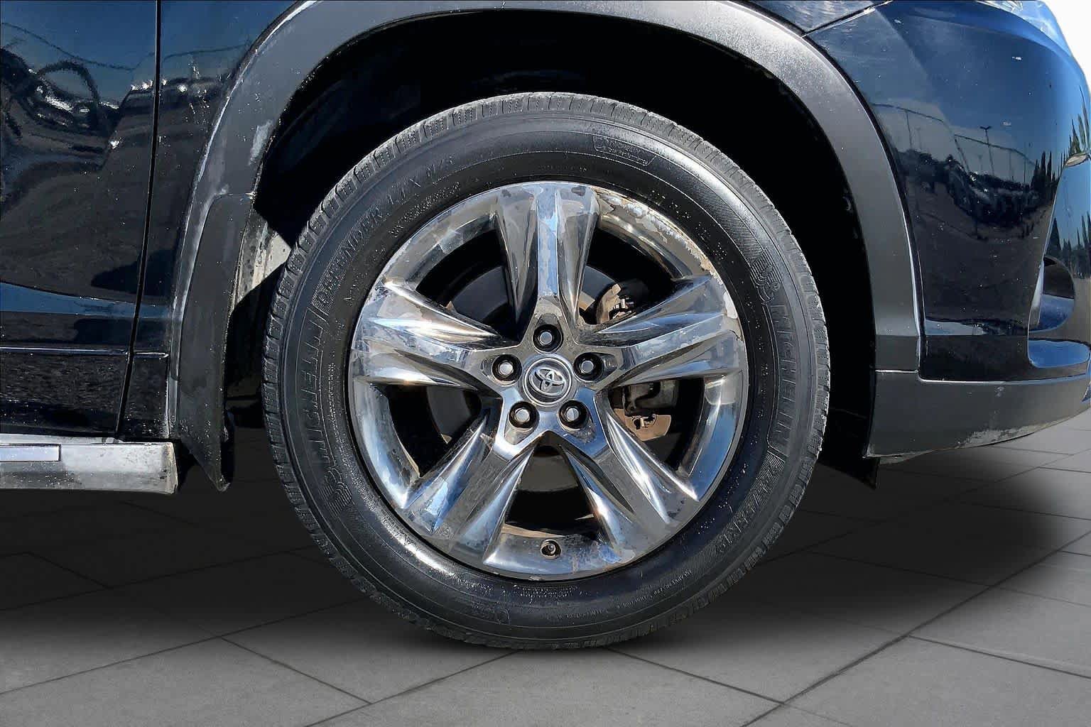Used 2019 Toyota Highlander Limited Platinum FWD image 11