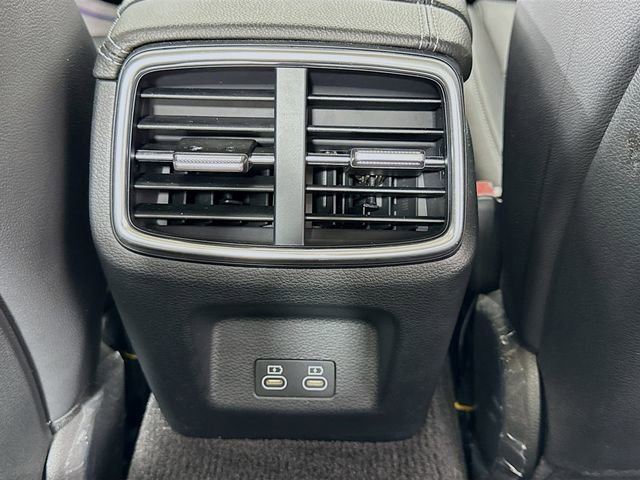 Used 2025 Genesis G70 2.5T image 24