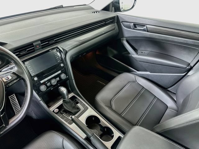 Used 2020 Volkswagen Passat 2.0T R-Line FWD image 24