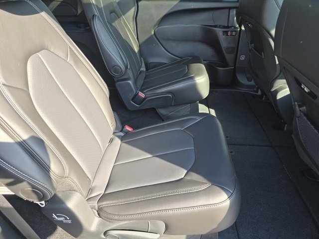 New 2026 Chrysler Pacifica Select image 28