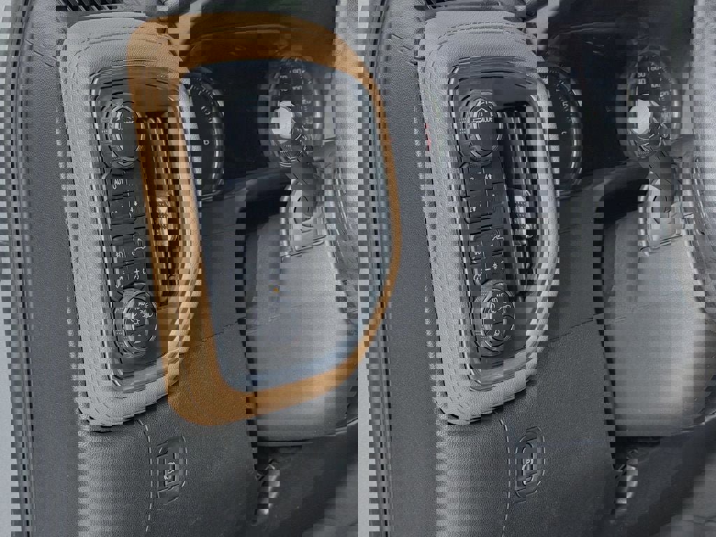 Used 2022 Chevrolet Silverado 3500 High Country image 10