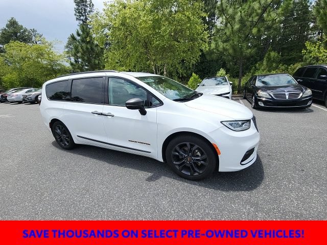 Used 2024 Chrysler Pacifica Touring-L w/ Road Tripper Package FWD image 18