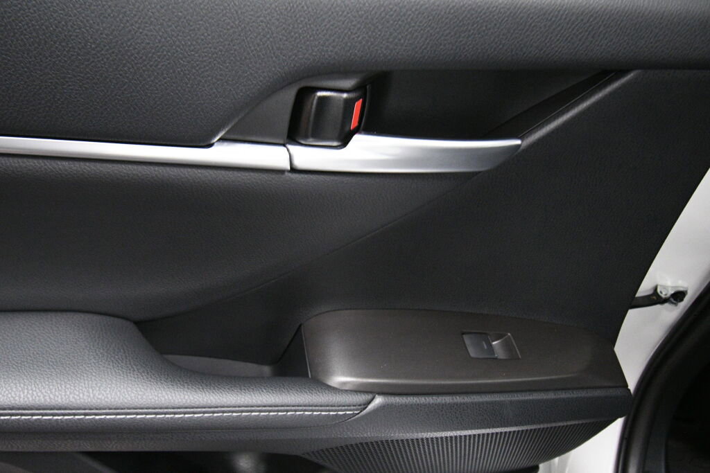 Used 2023 Toyota Camry XSE w/ Cold Weather Package image 21