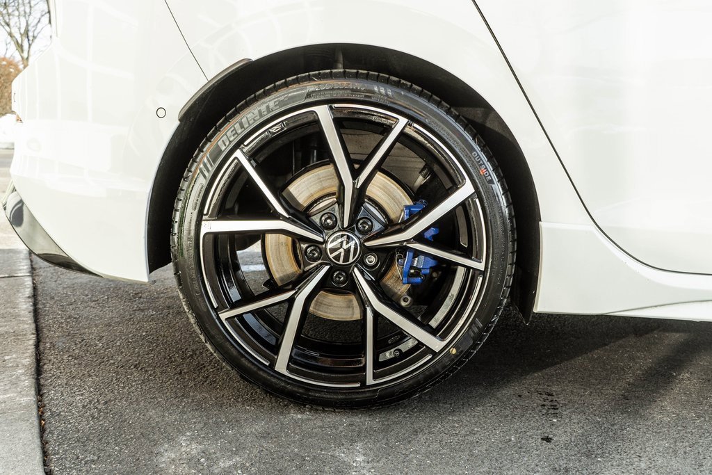 Used 2024 Volkswagen Golf R image 33